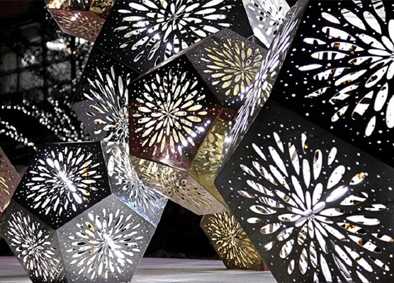 SS Modern Decorative Metal Sculpture Snowflake Polygon Light Transmission